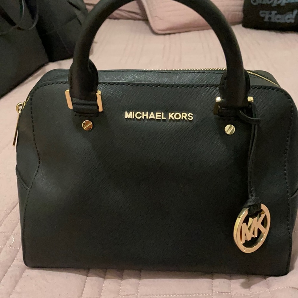 MICHAEL KORS satchel used in good condition